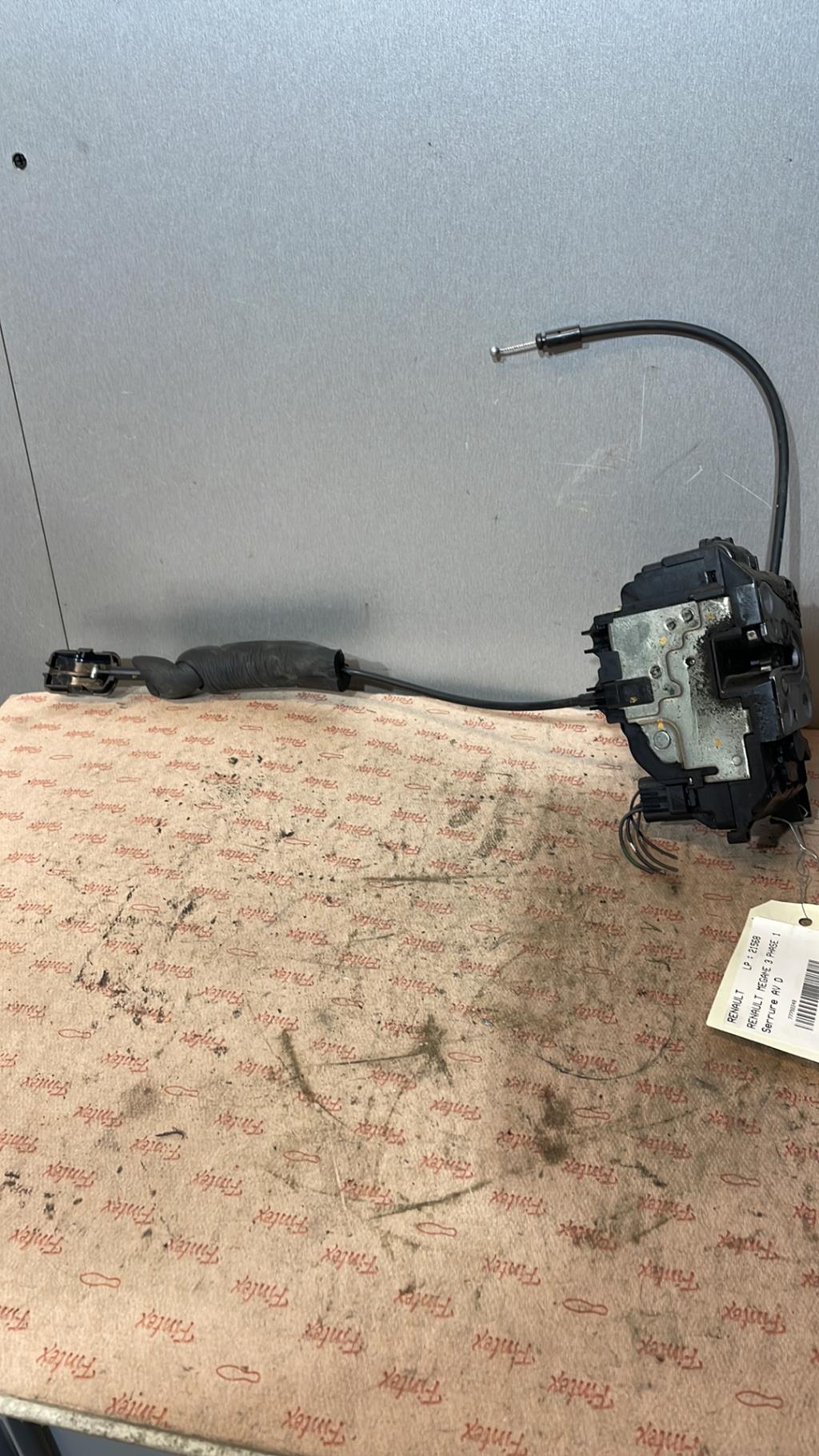 Serrure avant droit RENAULT MEGANE 3 PHASE 1  - 1
