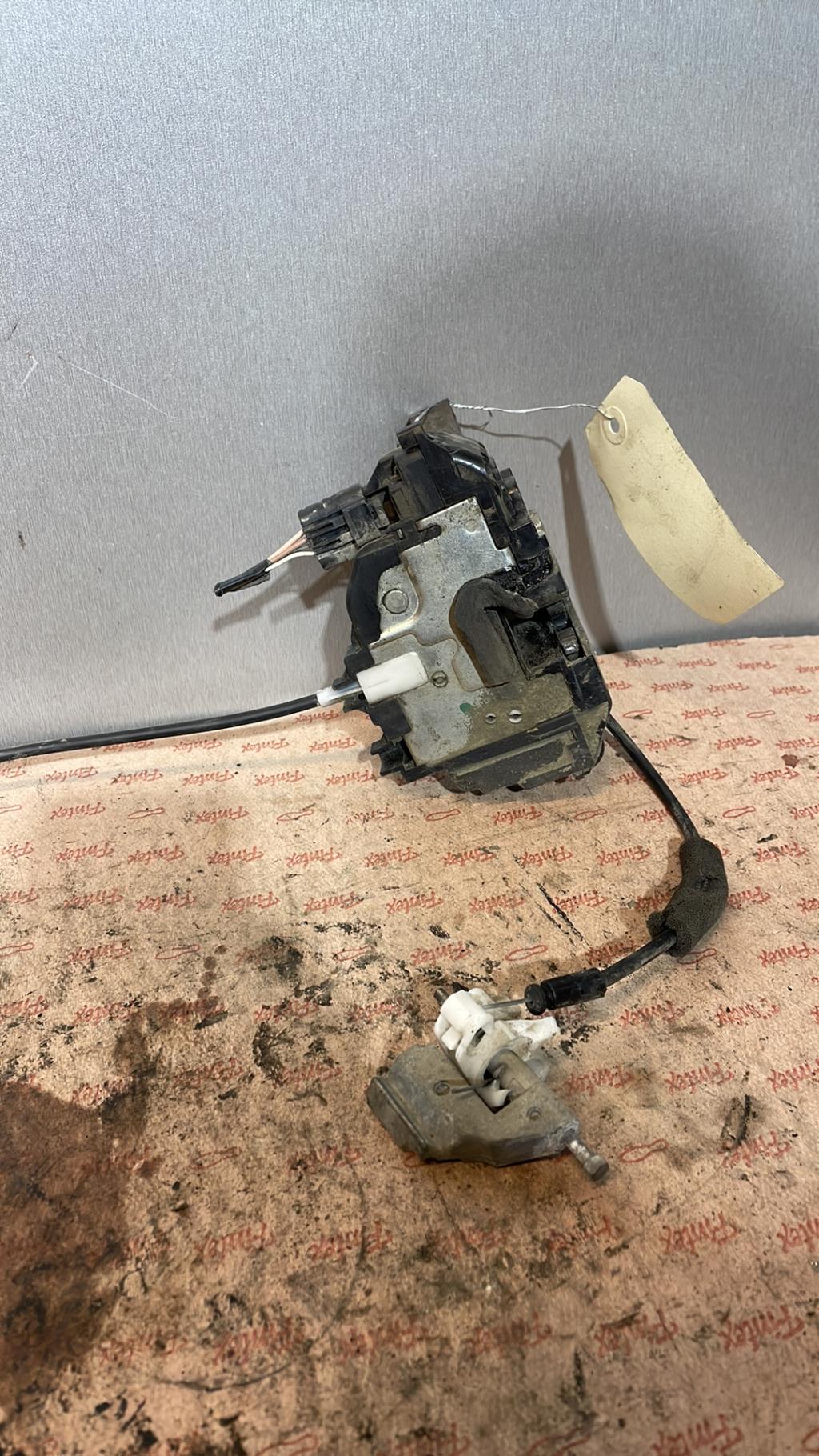 Serrure avant gauche RENAULT CLIO 3 PHASE 1 Diesel - 1