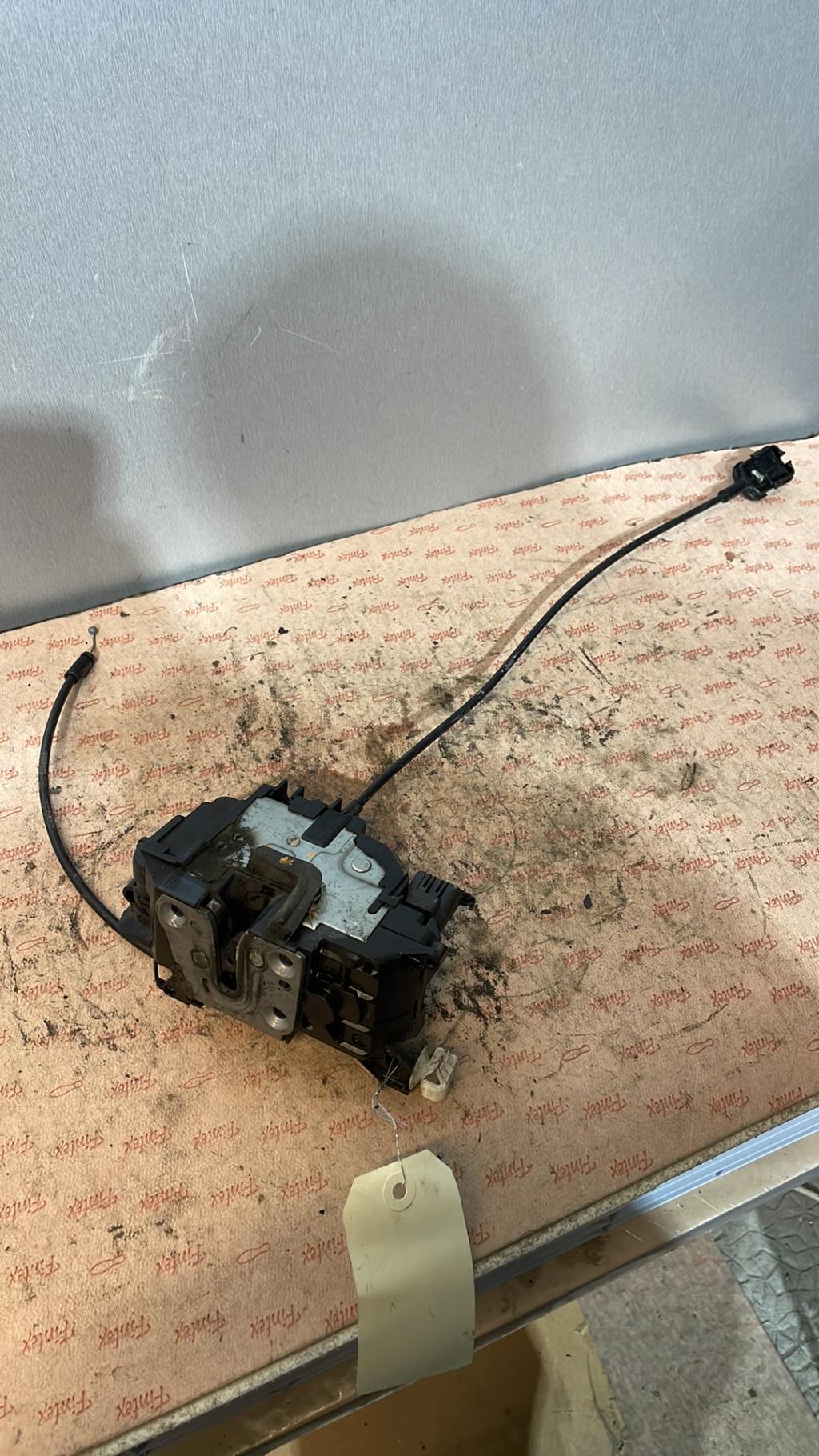 Serrure avant gauche RENAULT CLIO 3 PHASE 1 Diesel - 1