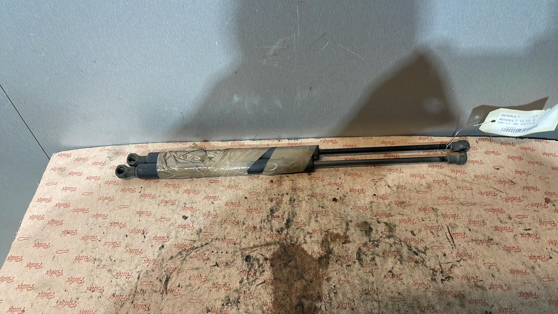 Verin de coffre RENAULT CLIO 3 PHASE 1 Diesel - 1