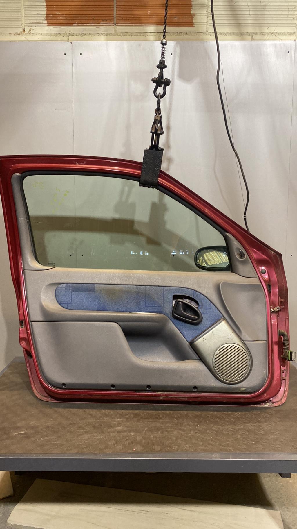 Porte avant gauche RENAULT CLIO 2 PHASE 1 Essence - 1
