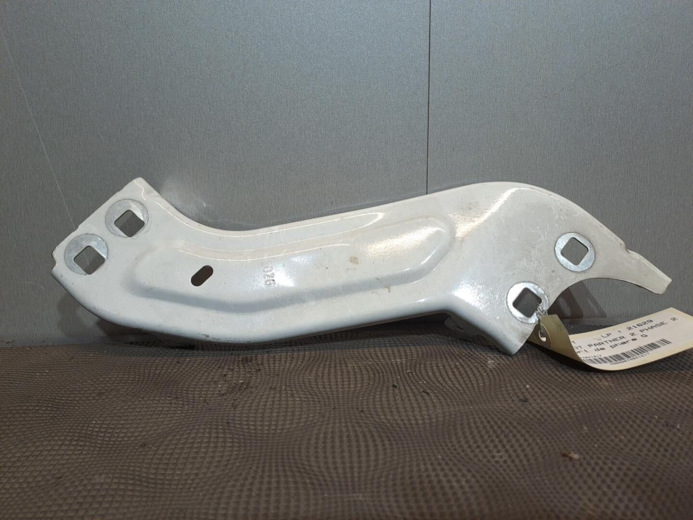 Support de phare gauche (tôle) PEUGEOT PARTNER 2 PHASE 2 Diesel - 1