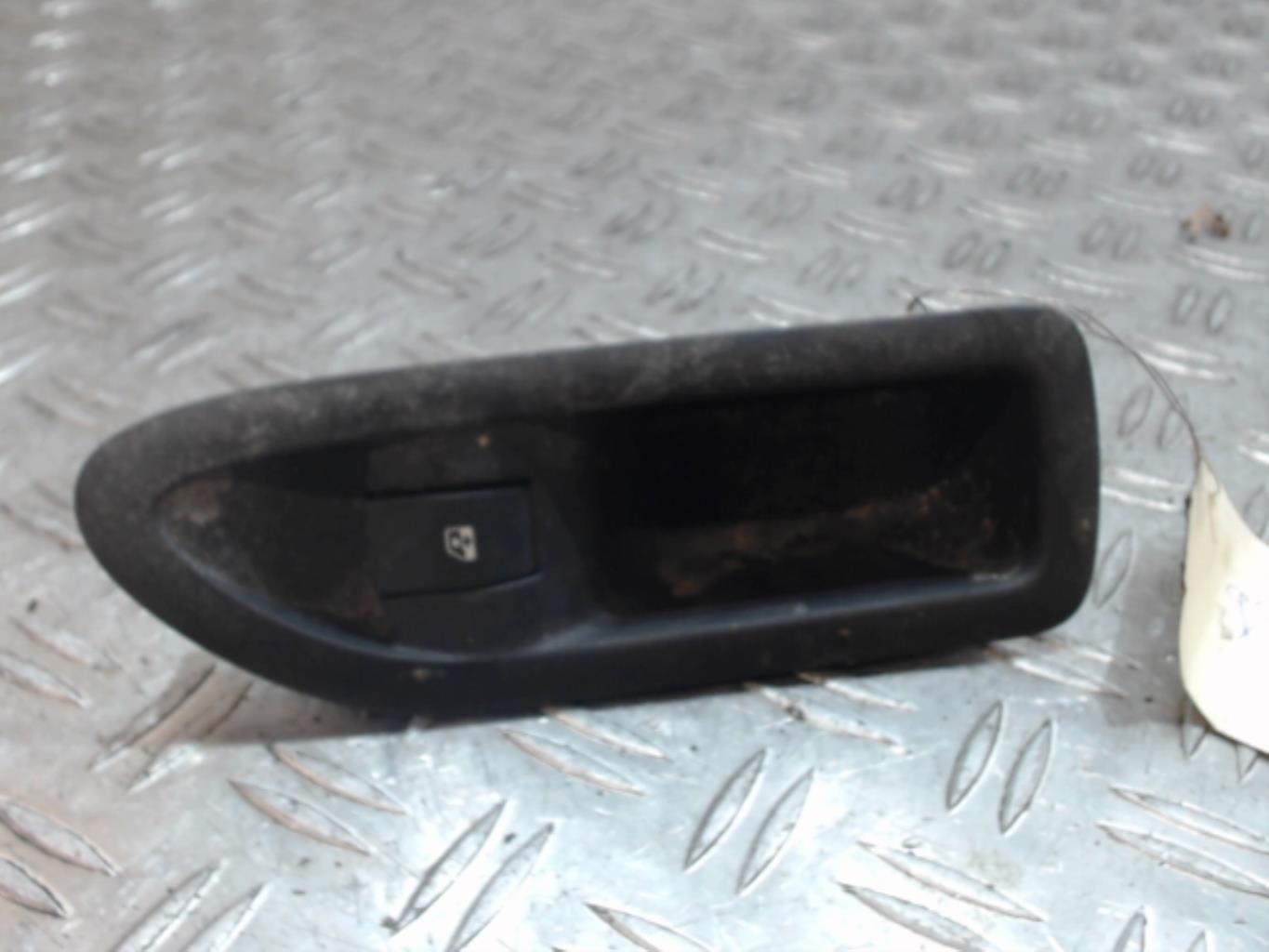 Interruttore lavacristalli posteriore sinistro RENAULT LAGUNA 2 PHASE 1 Diésel - 1