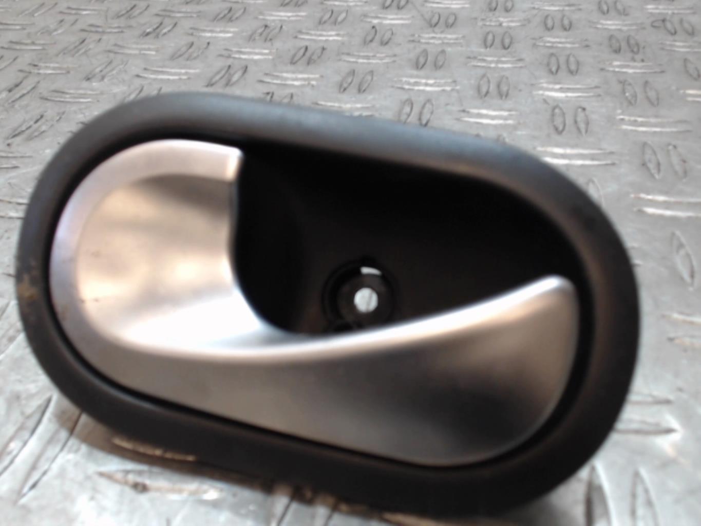 Maniglia interna anteriore sinistra RENAULT CLIO 3 PHASE 1 Diésel - 1