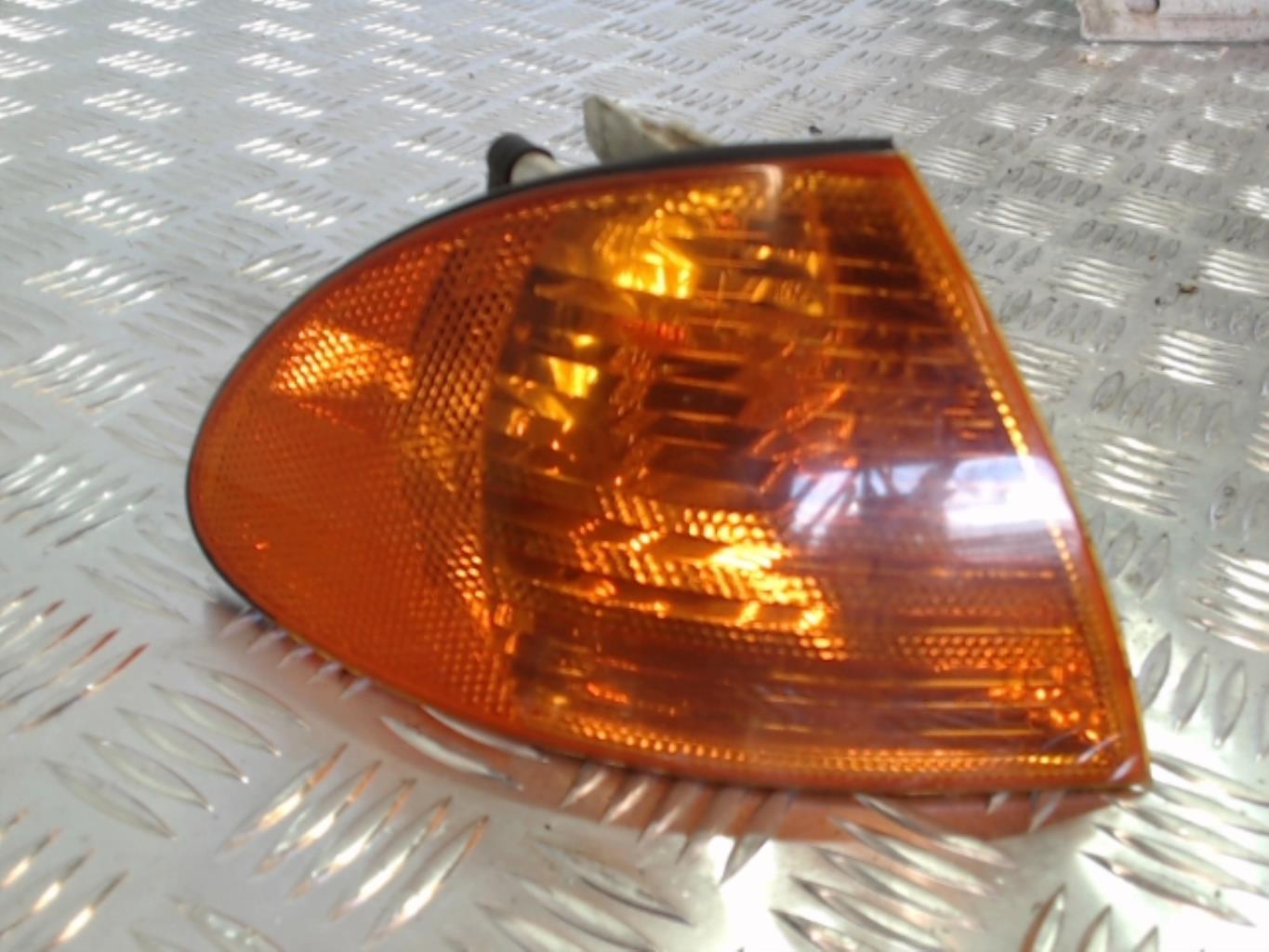 Optique avant secondaire droit (feux)(clignotant) BMW SERIE 3 E46 PHASE 1 Diesel - 1