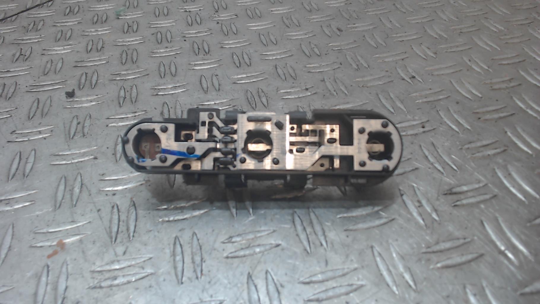Base portalampade fanale posteriore destro PEUGEOT 806 PHASE 1 Gasolina - 1