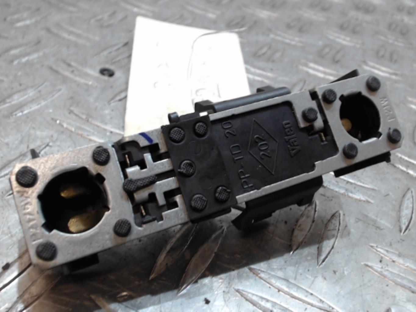 Base portalampade fanale posteriore sinistro RENAULT SAFRANE PHASE 2 Gasolina - 1