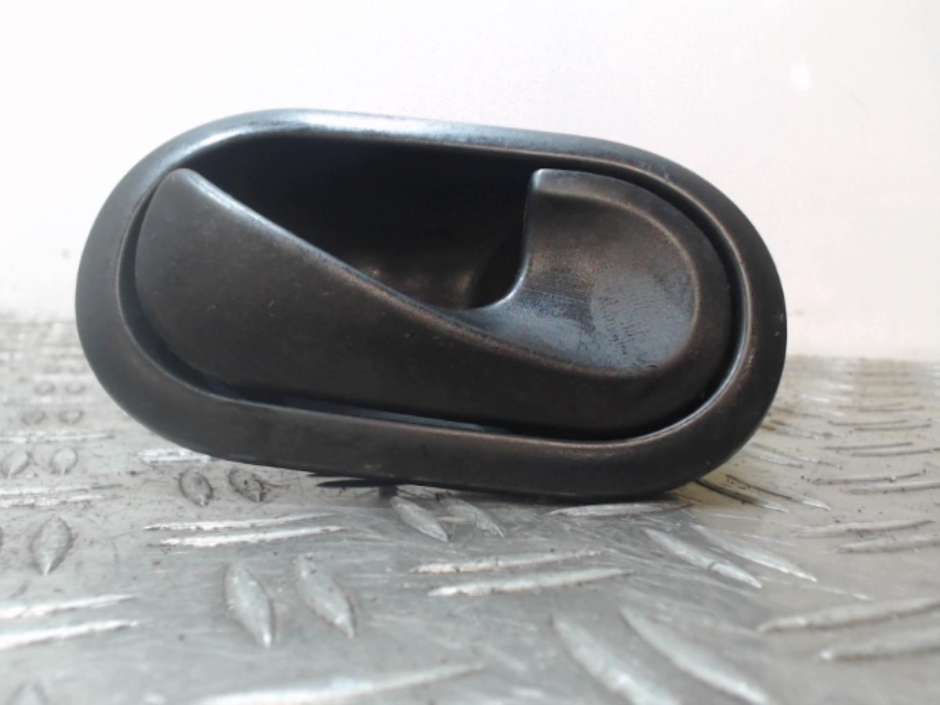 Poignee interieur avant droit RENAULT CLIO 3 PHASE 2 Diesel - 1