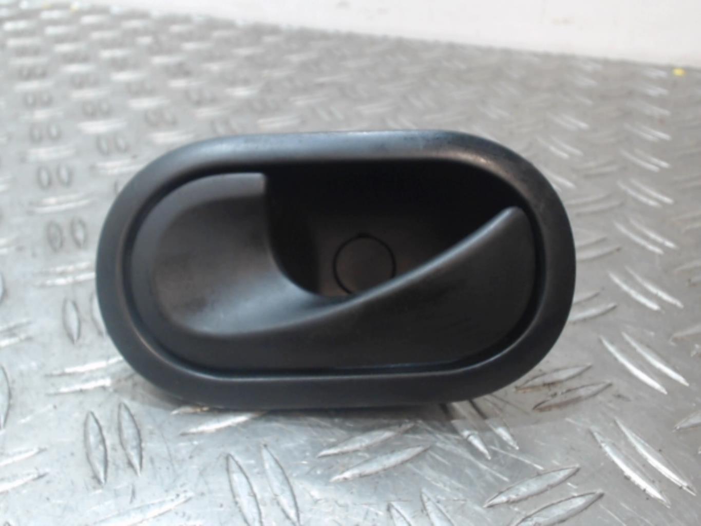 Poignee interieur avant gauche RENAULT CLIO 3 PHASE 2 Diesel - 1