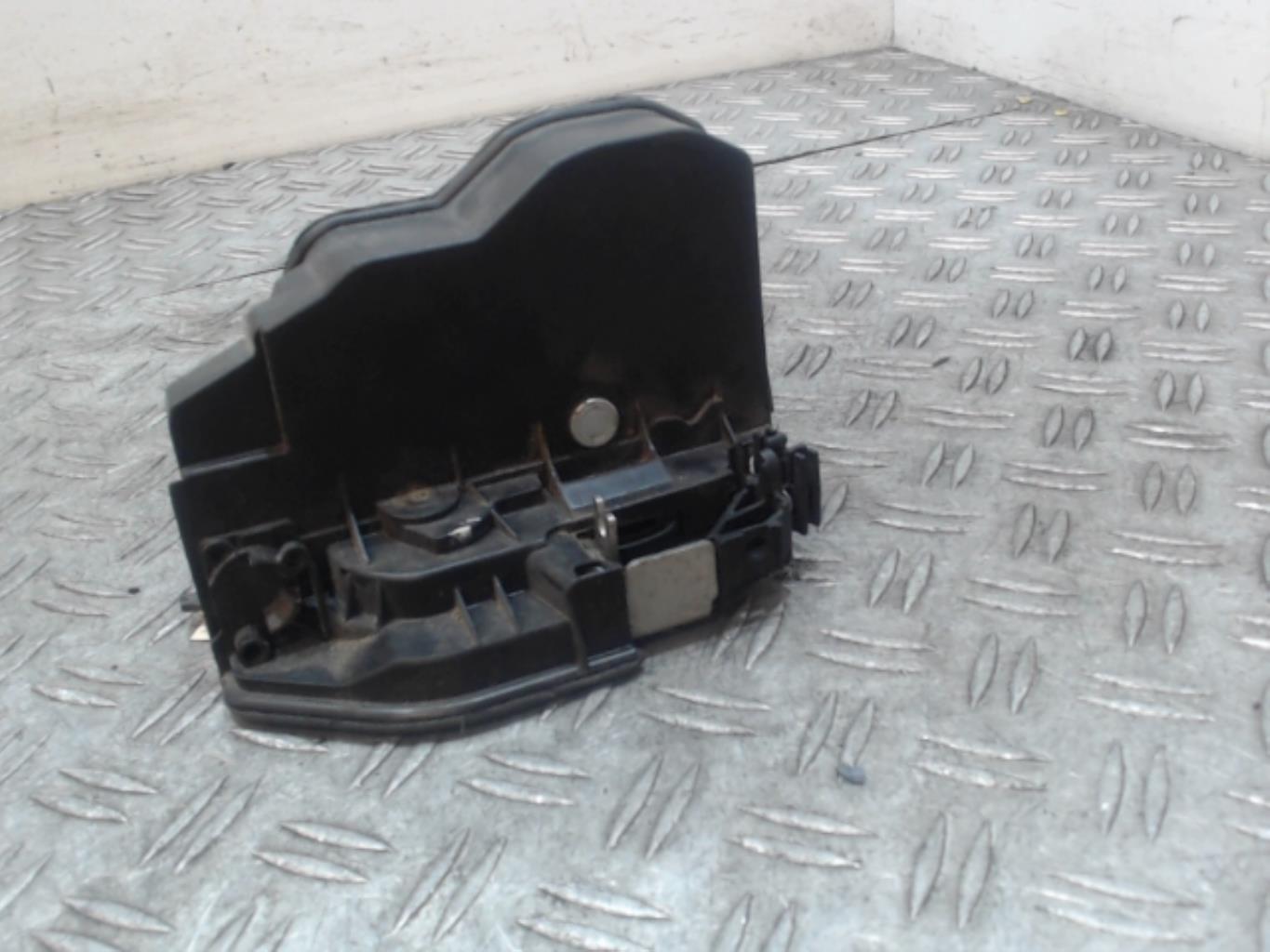 Serratura posteriore destra BMW SERIE 1 E87 PHASE 1 Diésel - 1