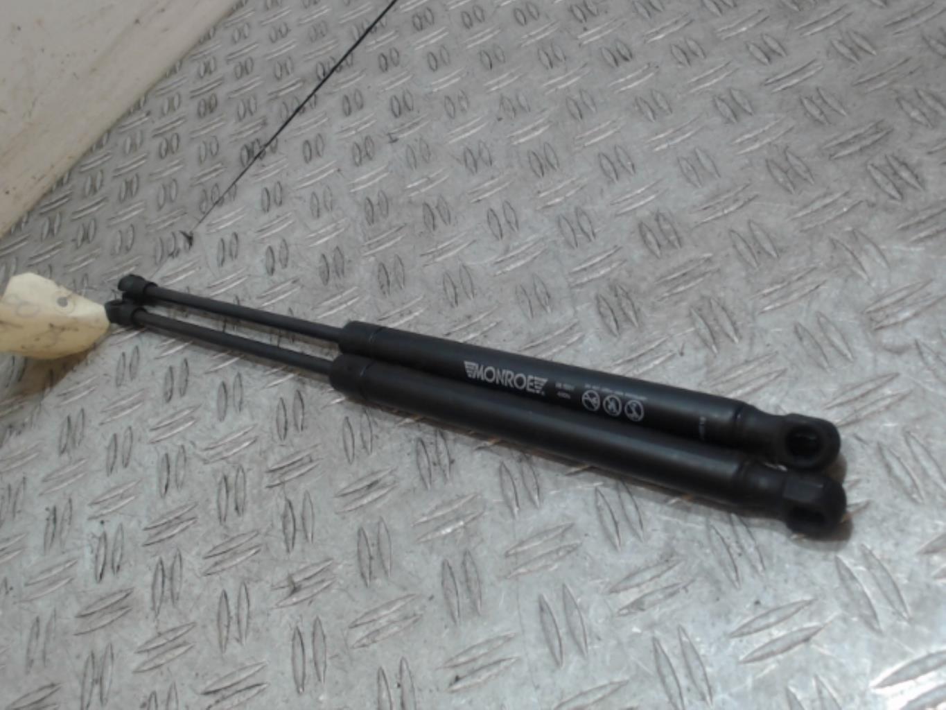 Verin de coffre BMW SERIE 1 E87 PHASE 1 Diesel - 1
