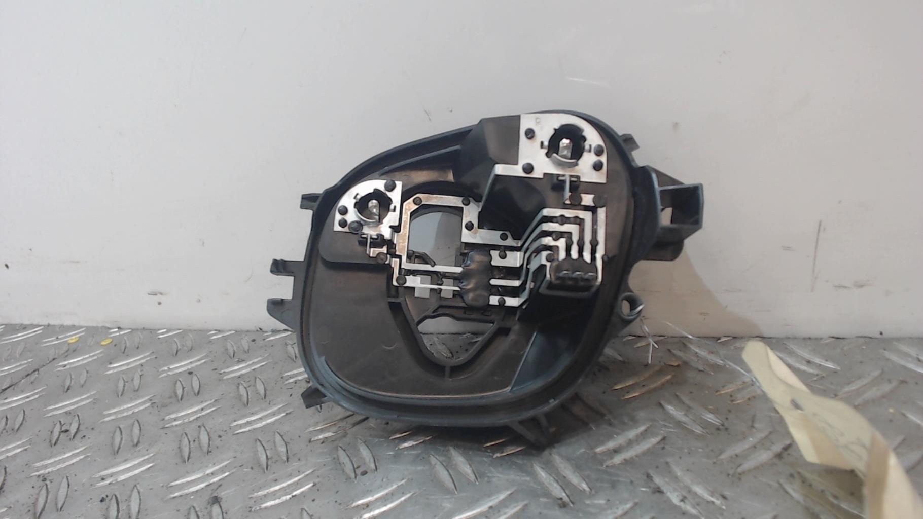 Base portalampade fanale posteriore destro PEUGEOT 208 1 PHASE 2 Gasolina - 1