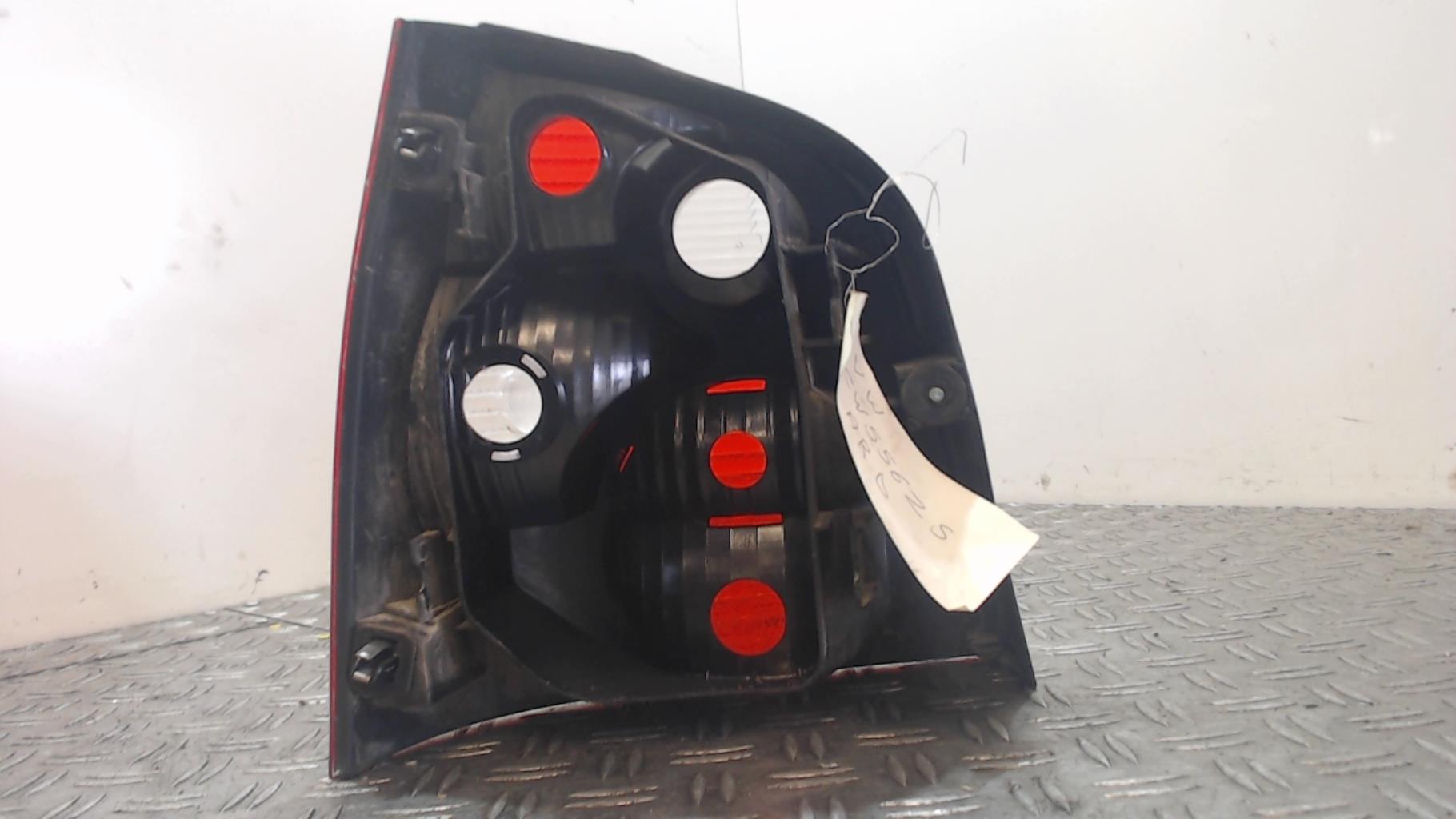 Fanale posteriore principale destro (luci) VOLKSWAGEN POLO 4 PHASE 1 Gasolina - 1