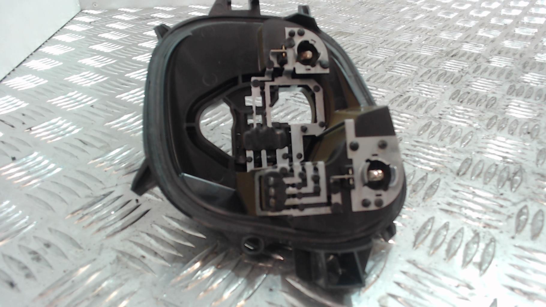 Base portalampade fanale posteriore destro PEUGEOT 208 1 PHASE 2 Gasolina - 1