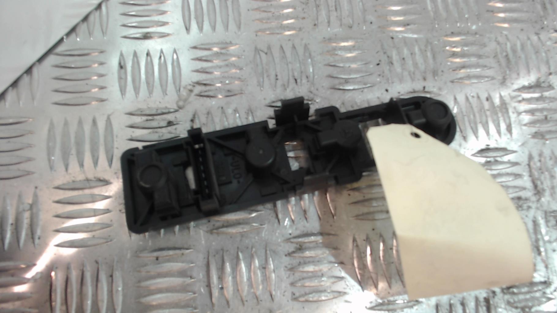 Base portalampade fanale posteriore destro MERCEDES CLASSE A 168 PHASE 1 Gasolina - 1
