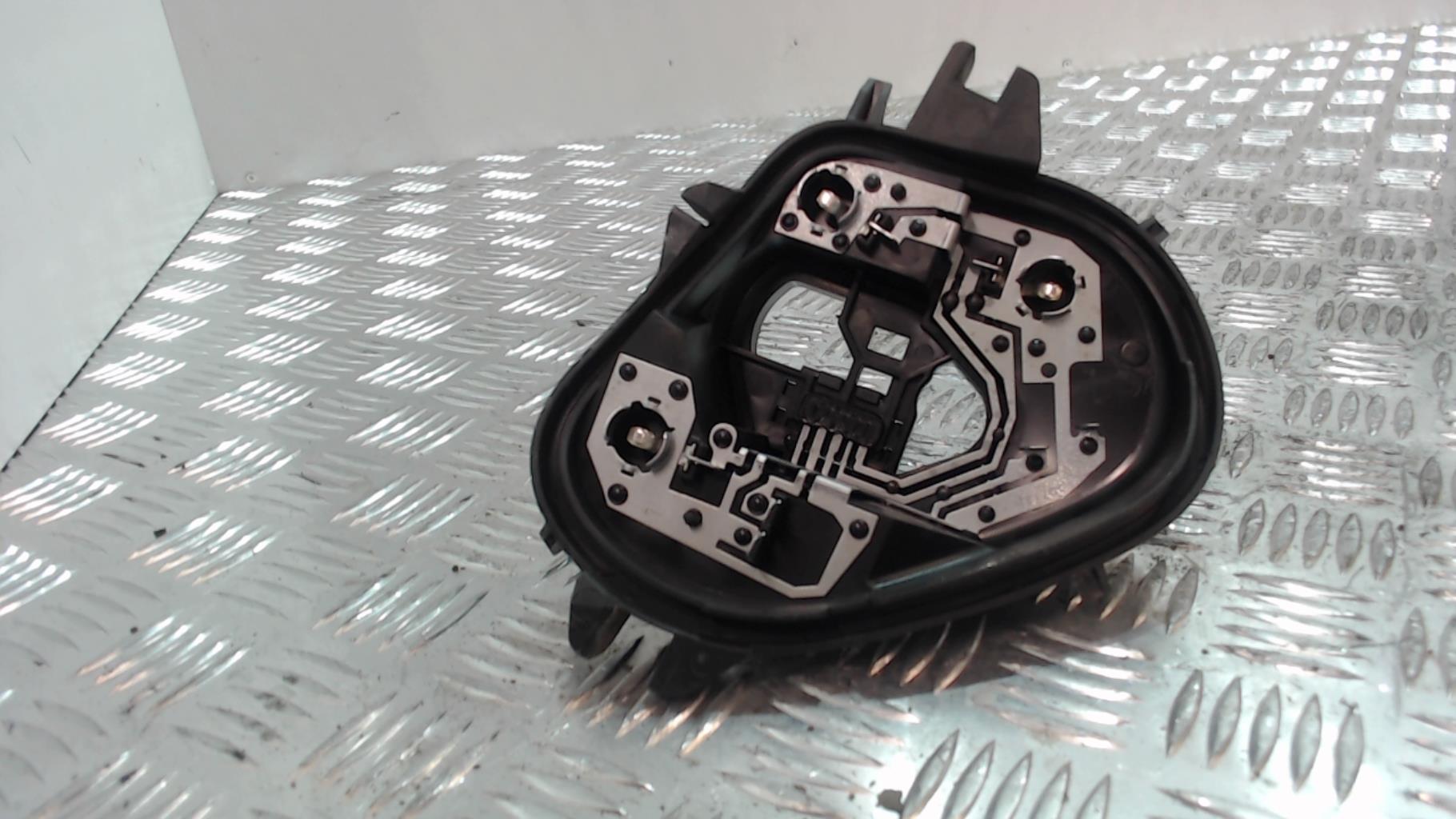 Base portalampade fanale posteriore destro PEUGEOT 208 1 PHASE 1 Gasolina - 1