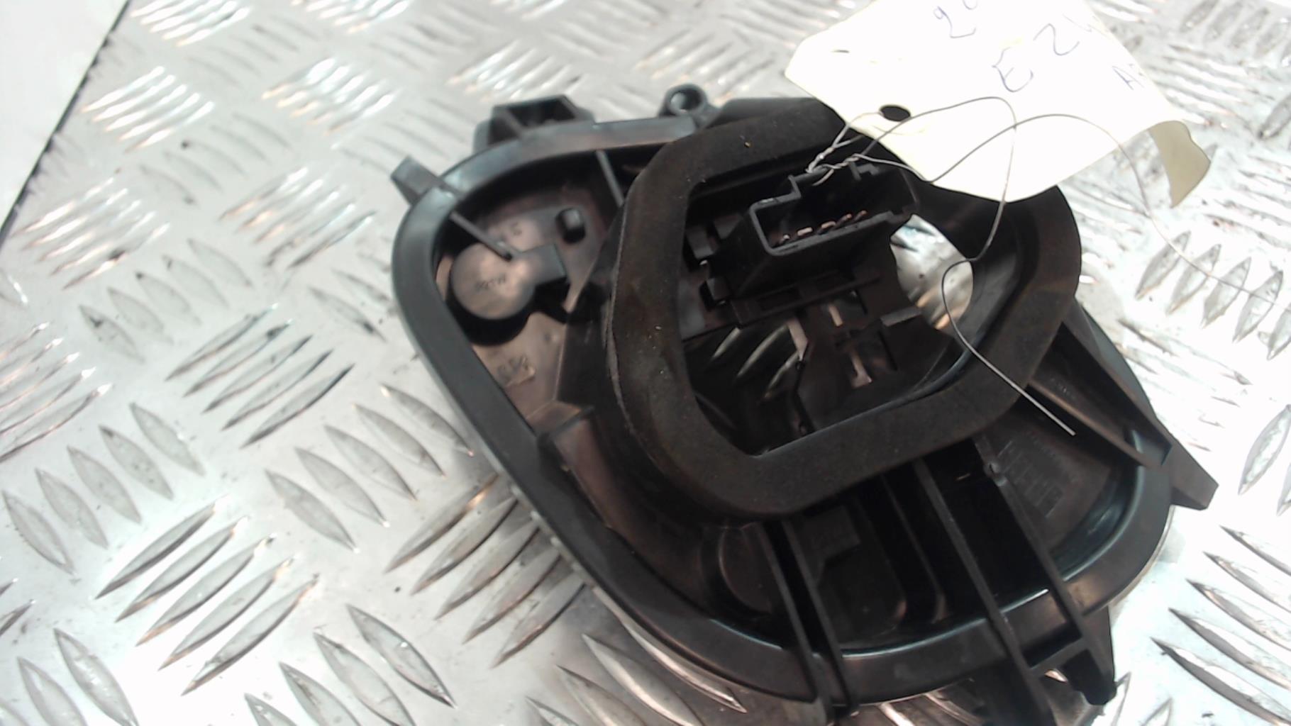 Base portalampade fanale posteriore sinistro PEUGEOT 208 1 PHASE 2 Gasolina - 1