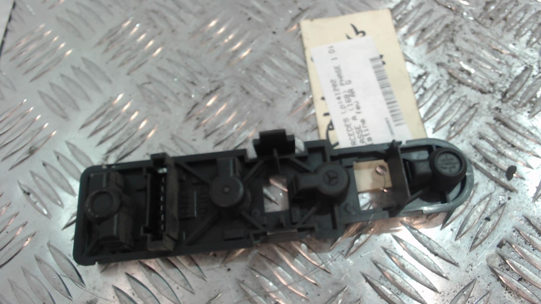 Base portalampade fanale posteriore sinistro MERCEDES CLASSE A 168 PHASE 1 Diésel - 1