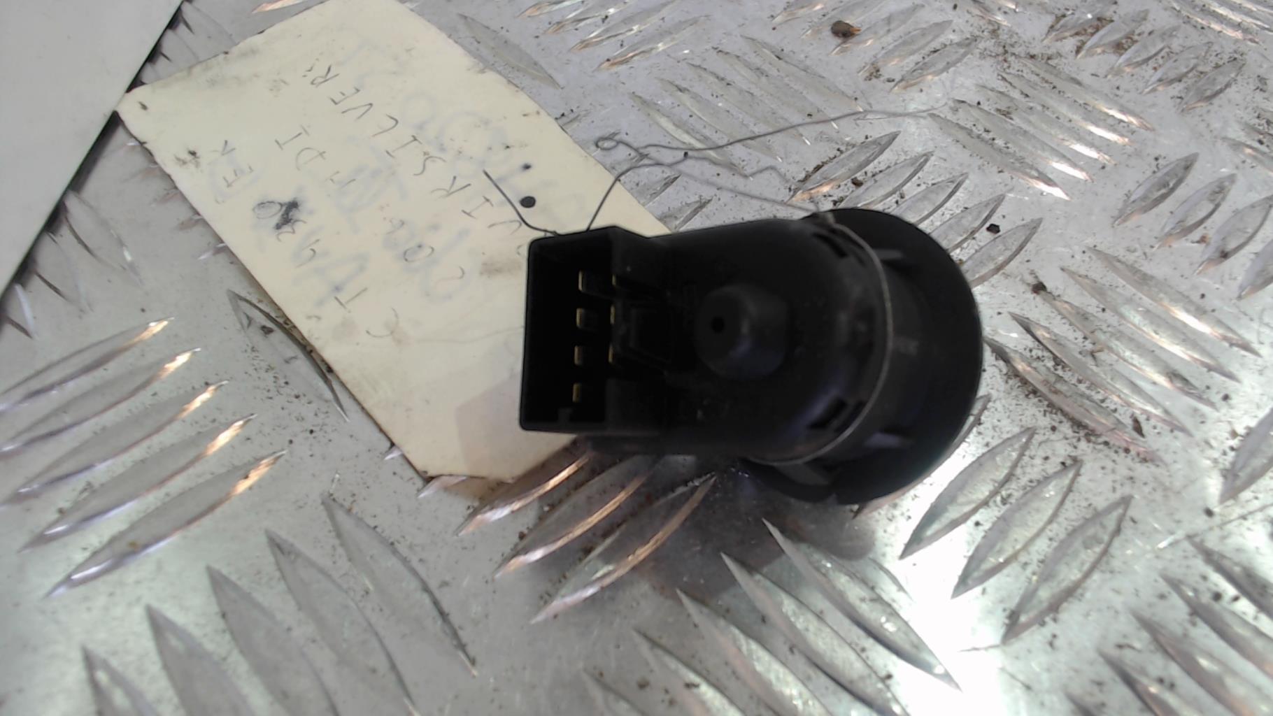 Bouton/Interrupteur RENAULT CLIO 3 PHASE 2 Diesel - 1