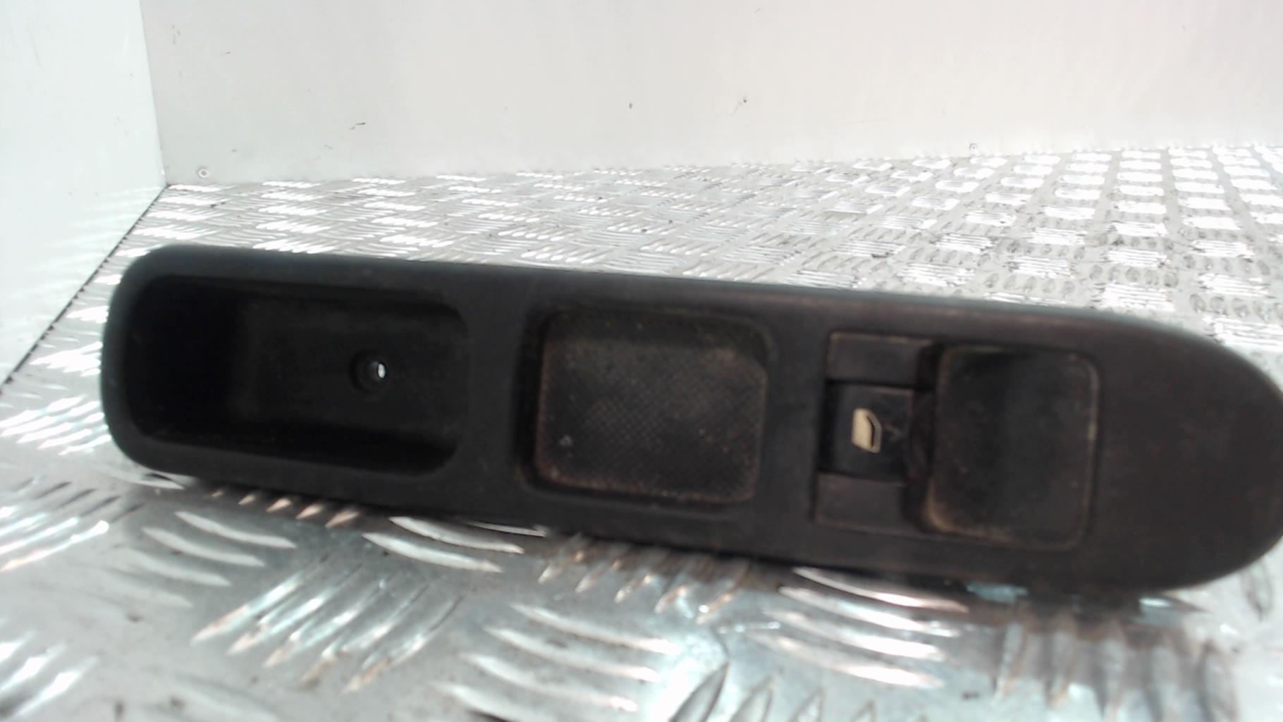 Interruttore lavacristalli anteriore destro PEUGEOT 307 PHASE 1 Diésel - 1