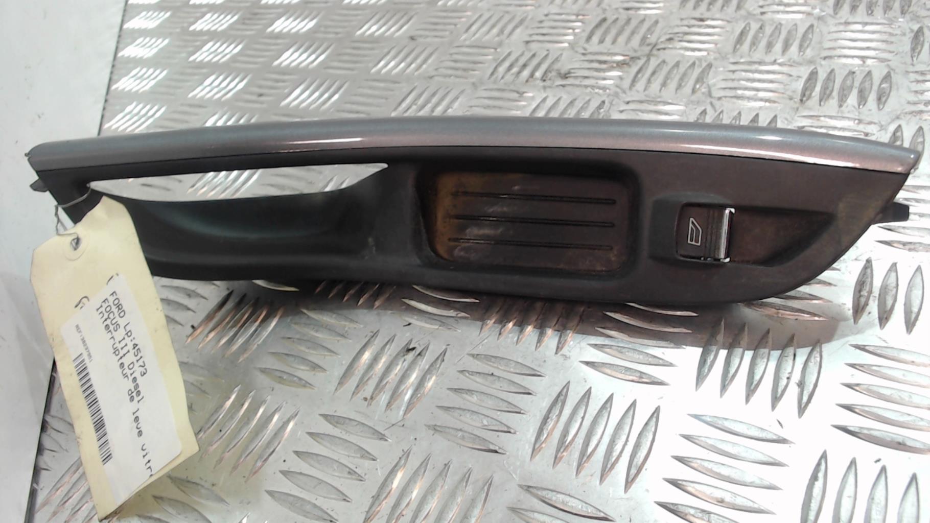 Interruttore lavacristalli anteriore destro FORD FOCUS 3 PHASE 1 Diésel - 1