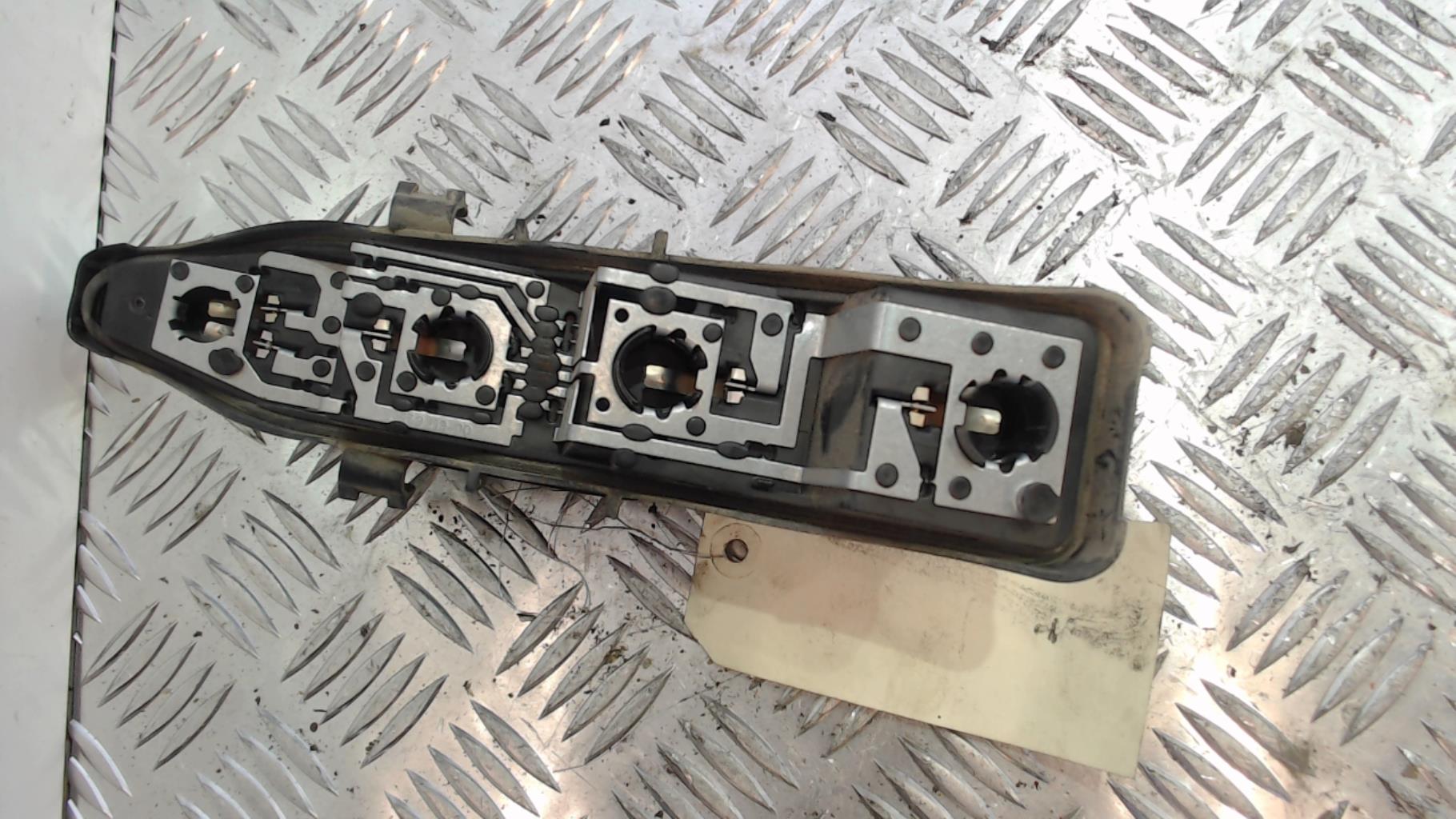 Base portalampade fanale posteriore sinistro RENAULT SCENIC 2 PHASE 1 Diésel - 1