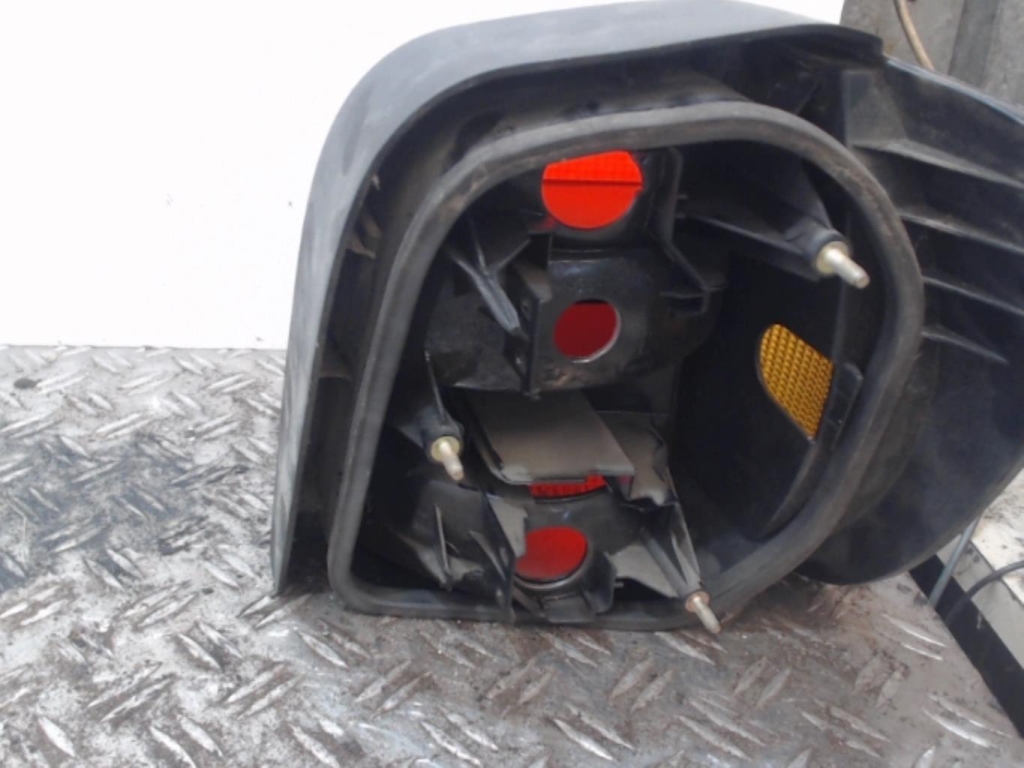 Fanale posteriore principale sinistro (luci) VOLKSWAGEN POLO 3 PHASE 1 Diésel - 1