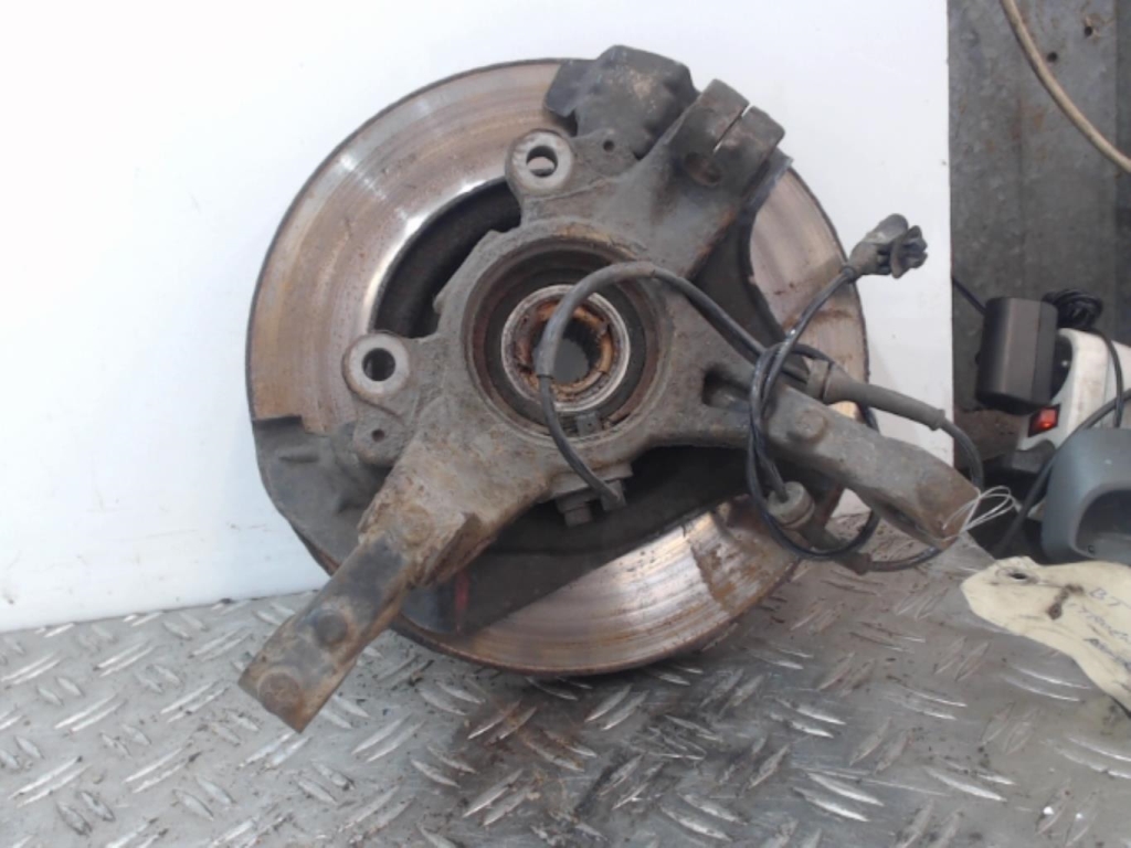 Moyeu avant gauche CITROEN NEMO Diesel - 1