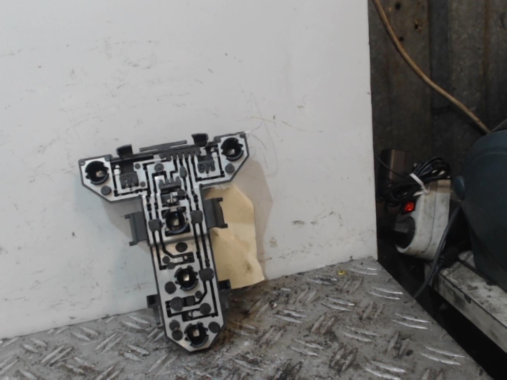 Base portalampade fanale posteriore sinistro VOLKSWAGEN GOLF 4 Diésel - 1