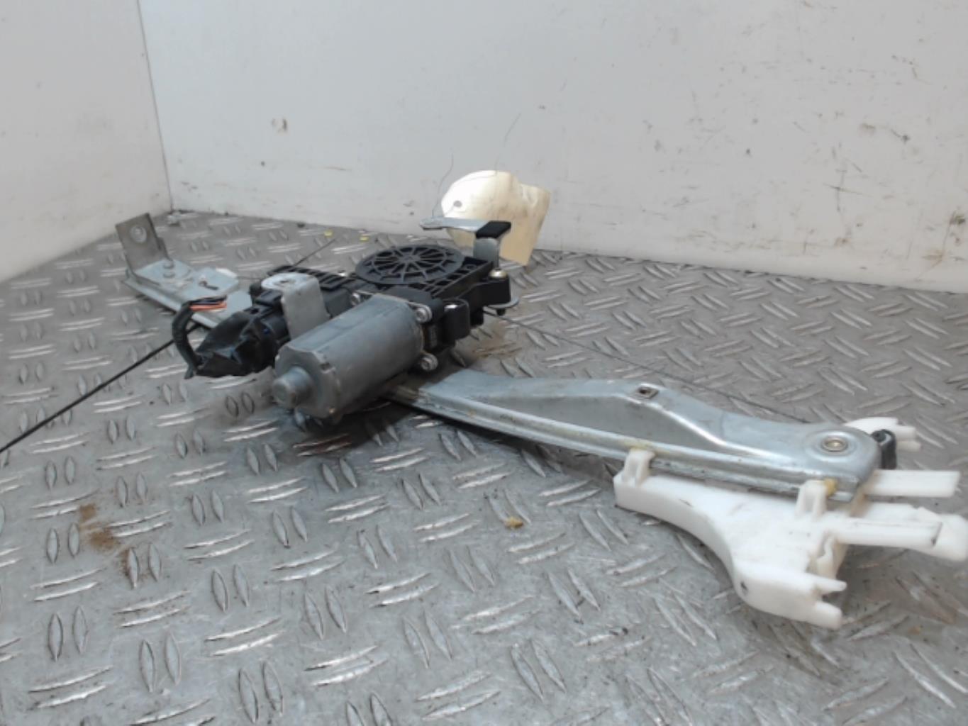 Alzacristalli elettrico posteriore destro FORD MONDEO 2 BREAK Diésel - 1