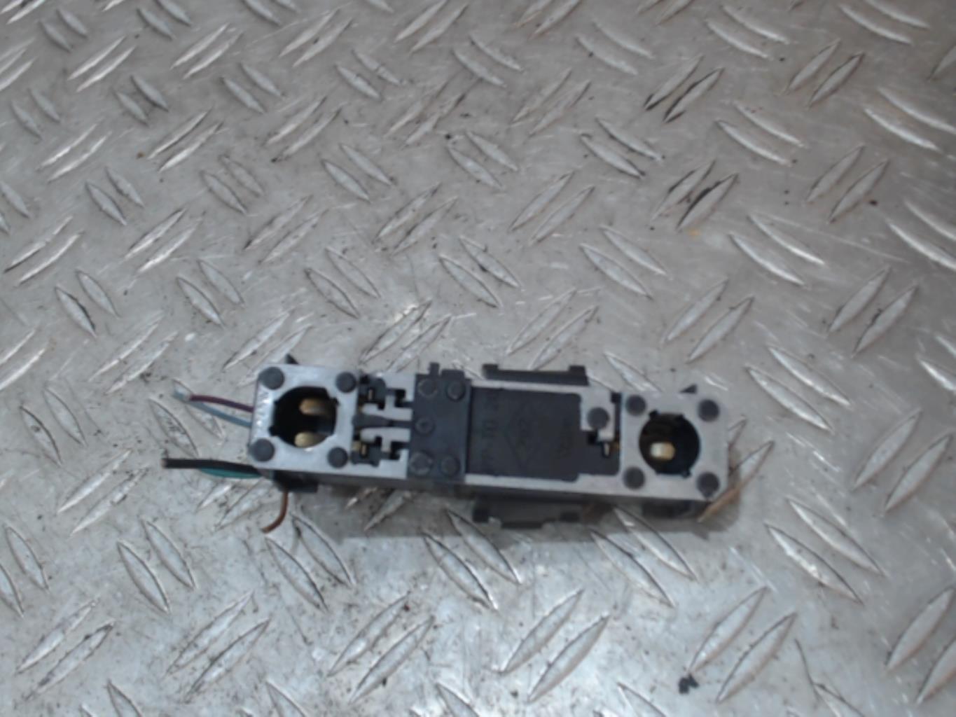 Base portalampade fanale posteriore destro RENAULT LAGUNA 1 PHASE 1 Diésel - 1