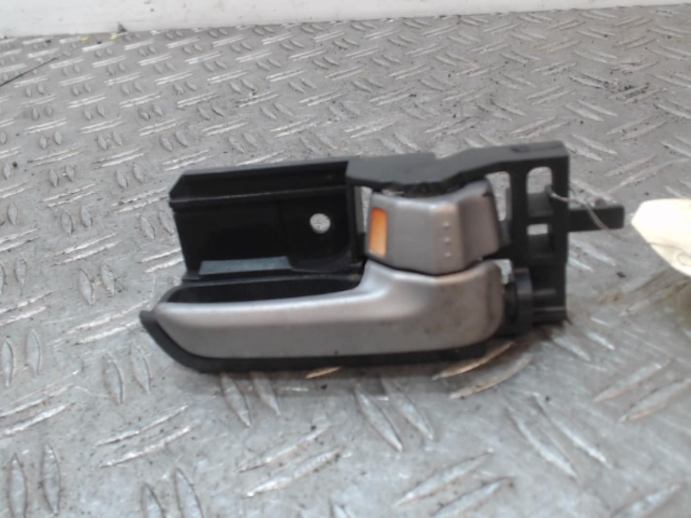 Maniglia interna anteriore destra SUZUKI SWIFT 3 Gasolina - 1