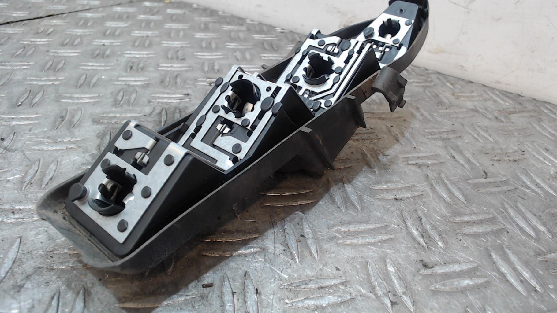 Base portalampade fanale posteriore destro RENAULT SCENIC 2 PHASE 1 Diésel - 1