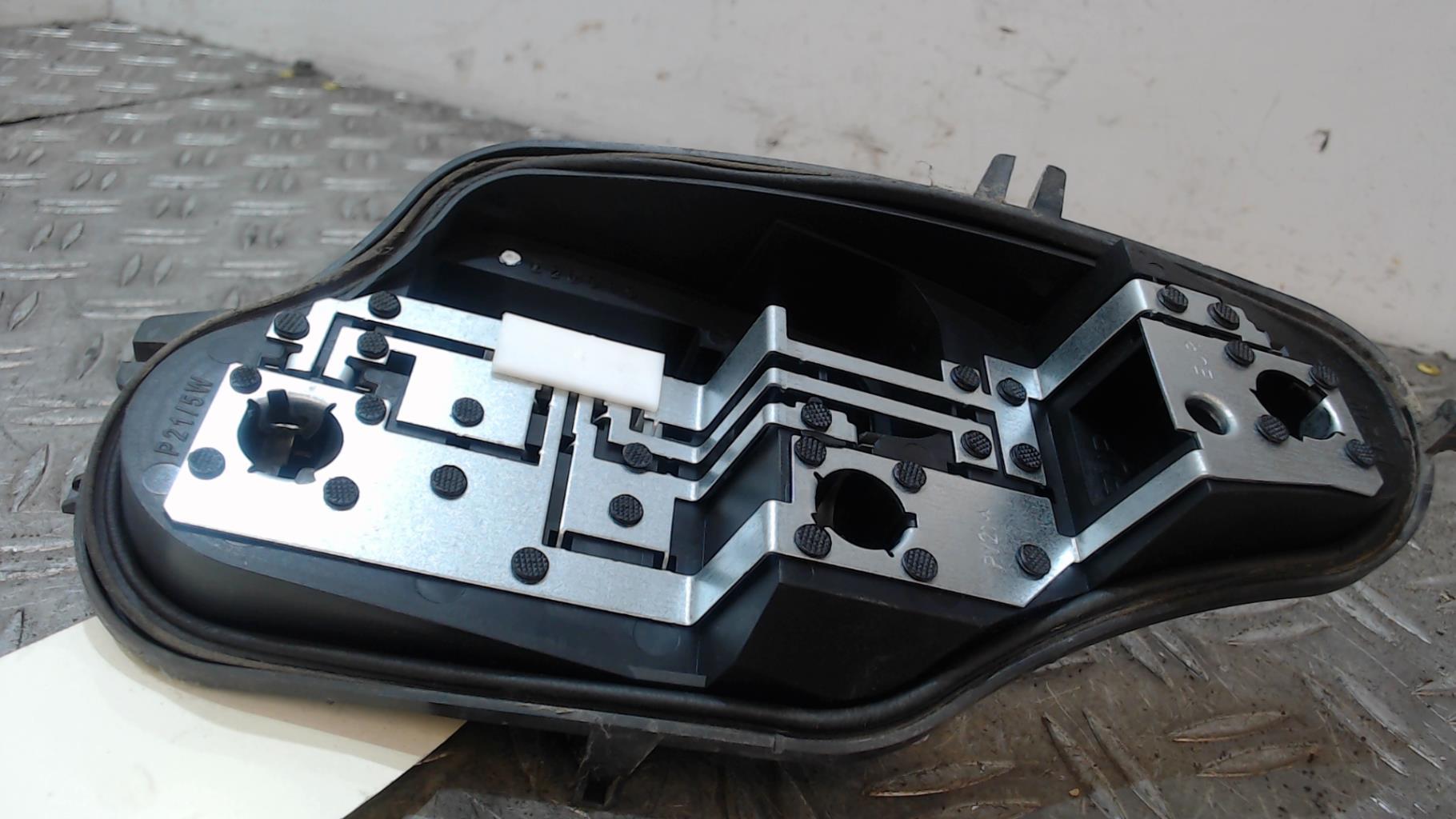 Base portalampade fanale posteriore sinistro CITROEN C3 2 PHASE 2 Diésel - 1
