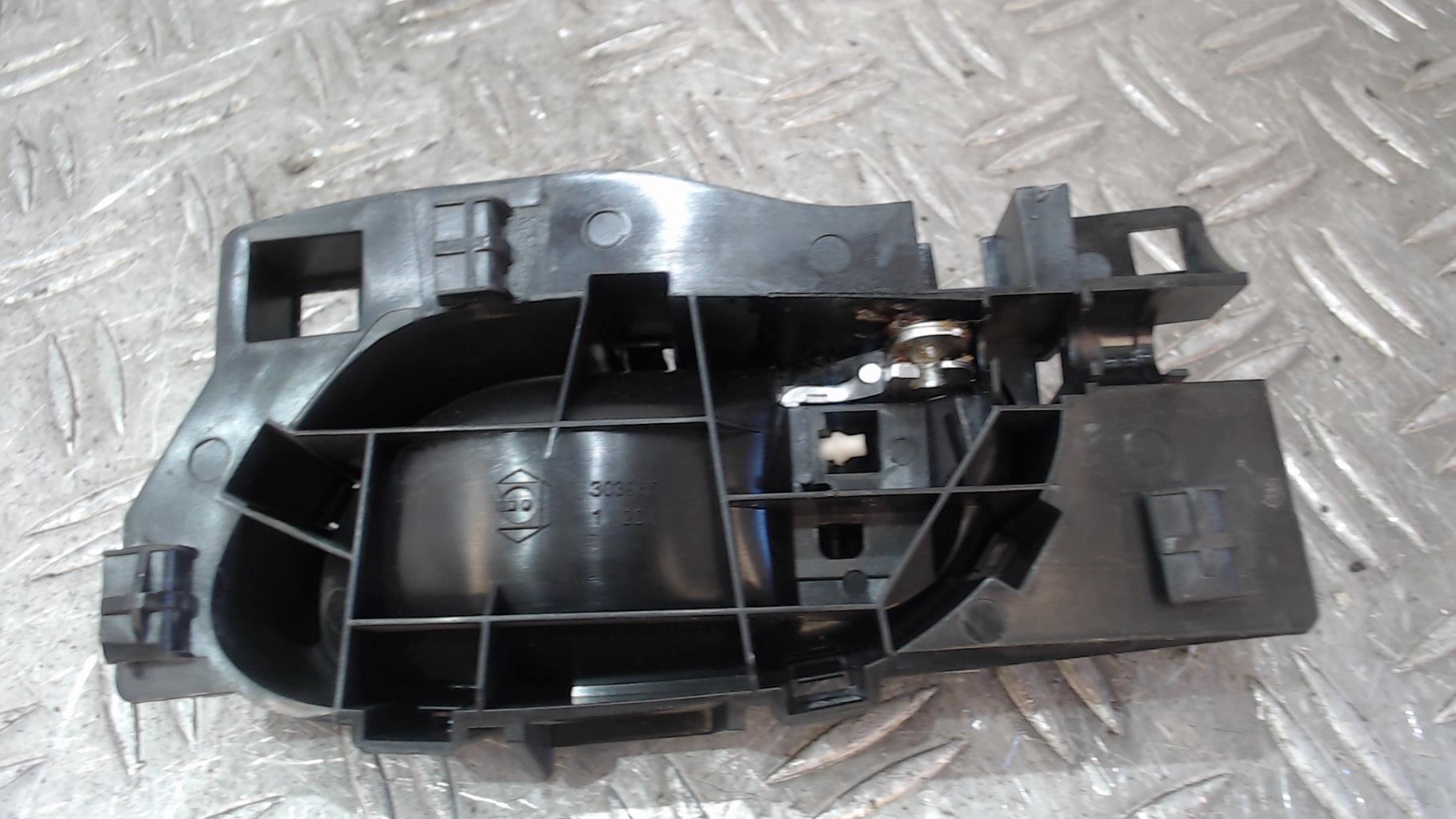 Maniglia interna anteriore destra PEUGEOT 208 1 PHASE 1 Gasolina - 1