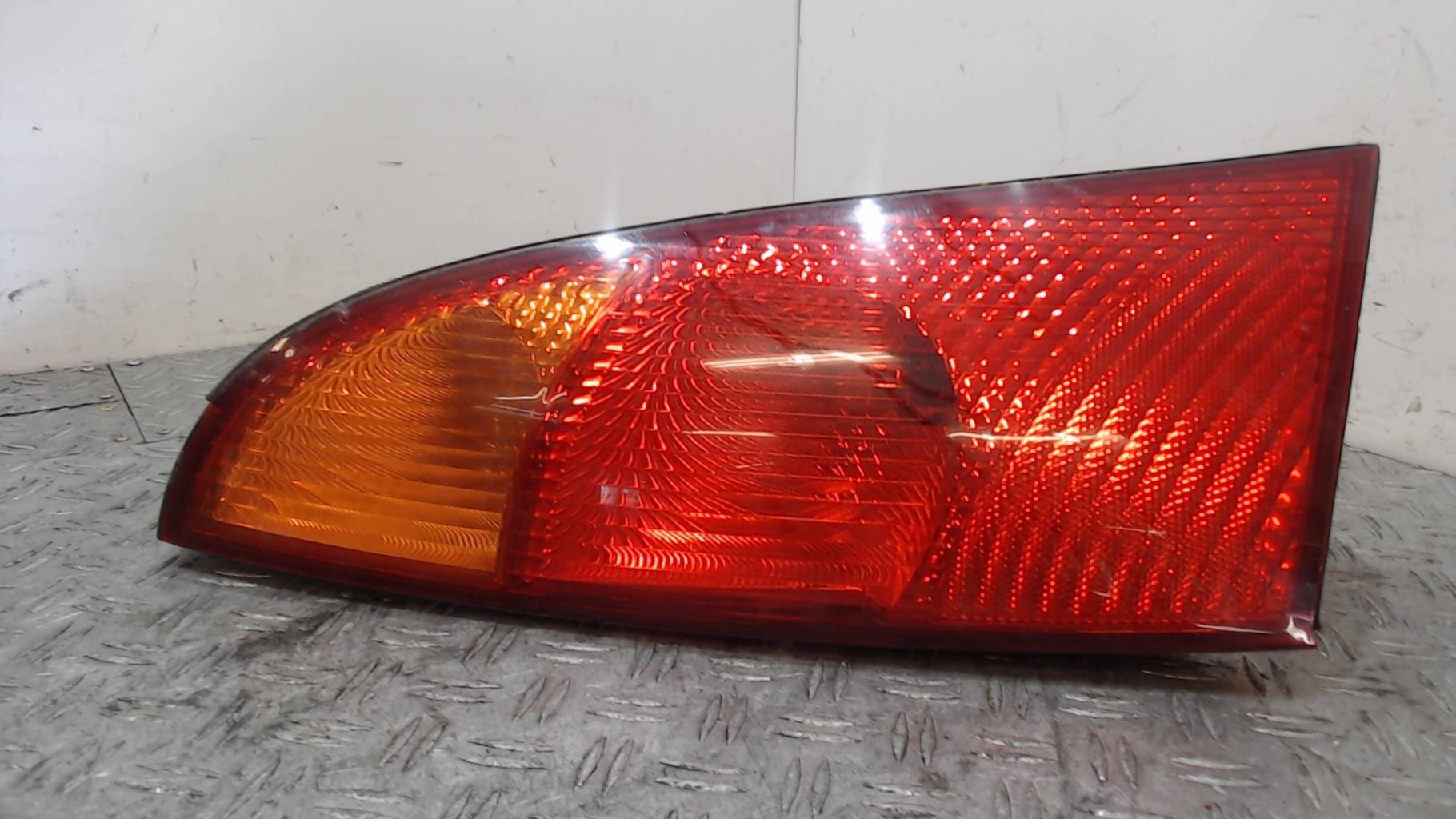 Fanale posteriore principale sinistro (luci) FORD FOCUS 1 Diésel - 1