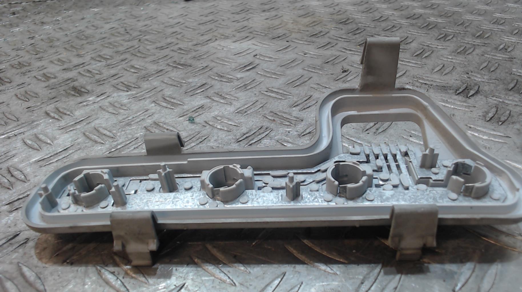 Base portalampade fanale posteriore sinistro OPEL ZAFIRA A PHASE 2 Diésel - 1
