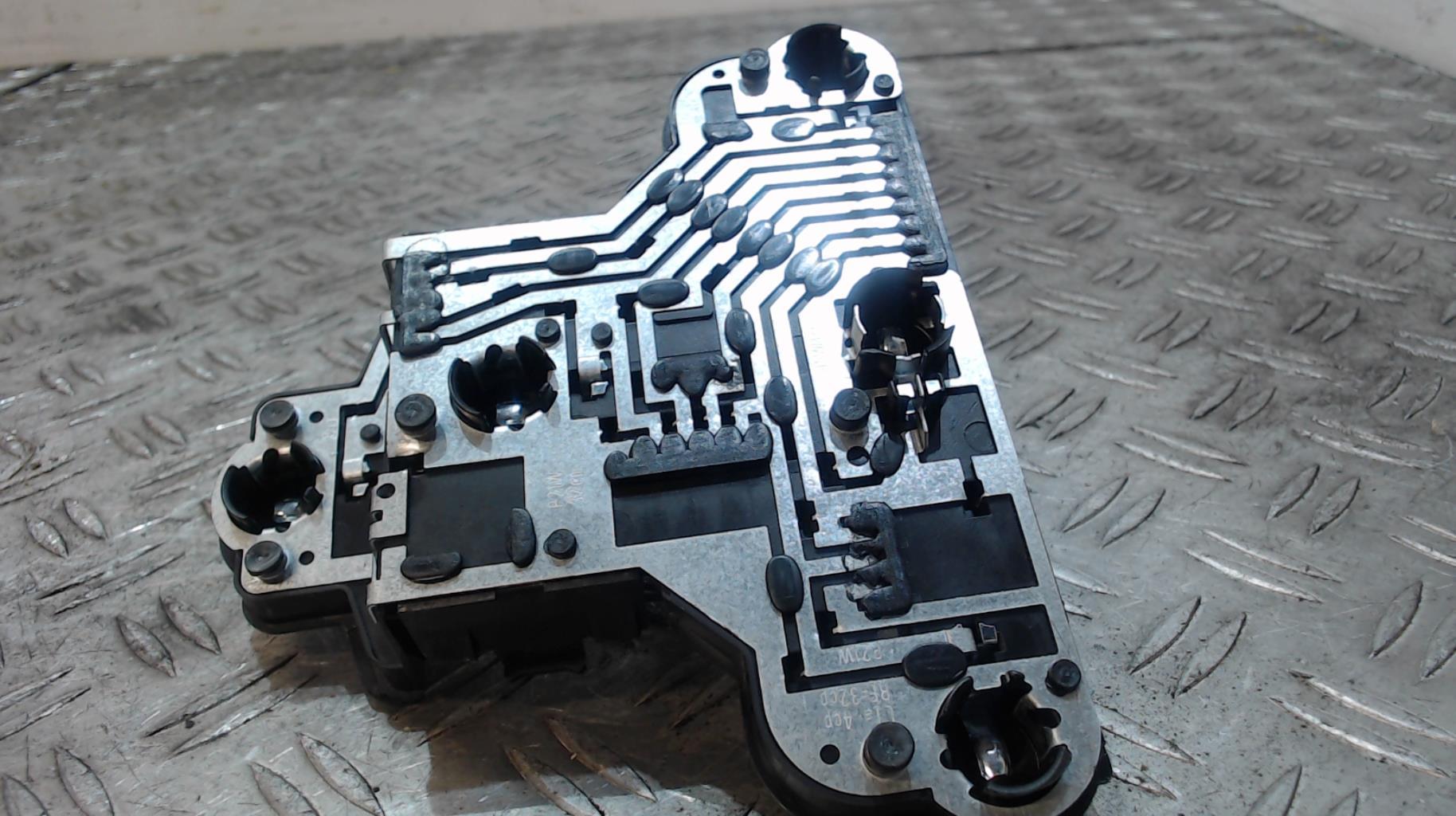 Base portalampade fanale posteriore sinistro VOLKSWAGEN GOLF 3 Gasolina - 1