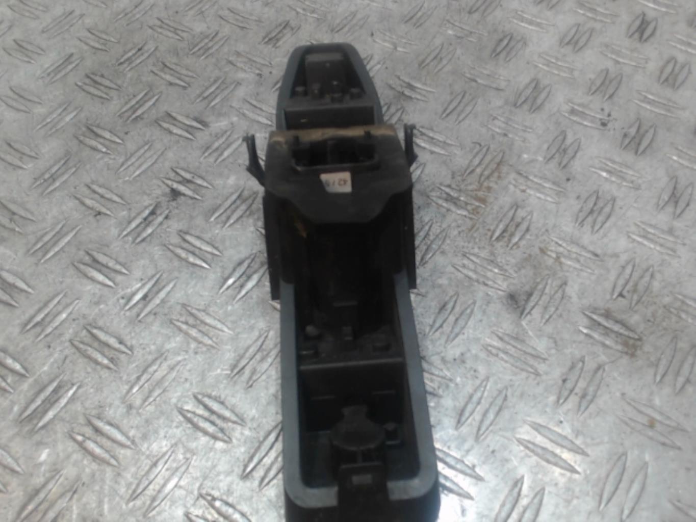 Base portalampade fanale posteriore sinistro RENAULT SCENIC 2 PHASE 1 Diésel - 1
