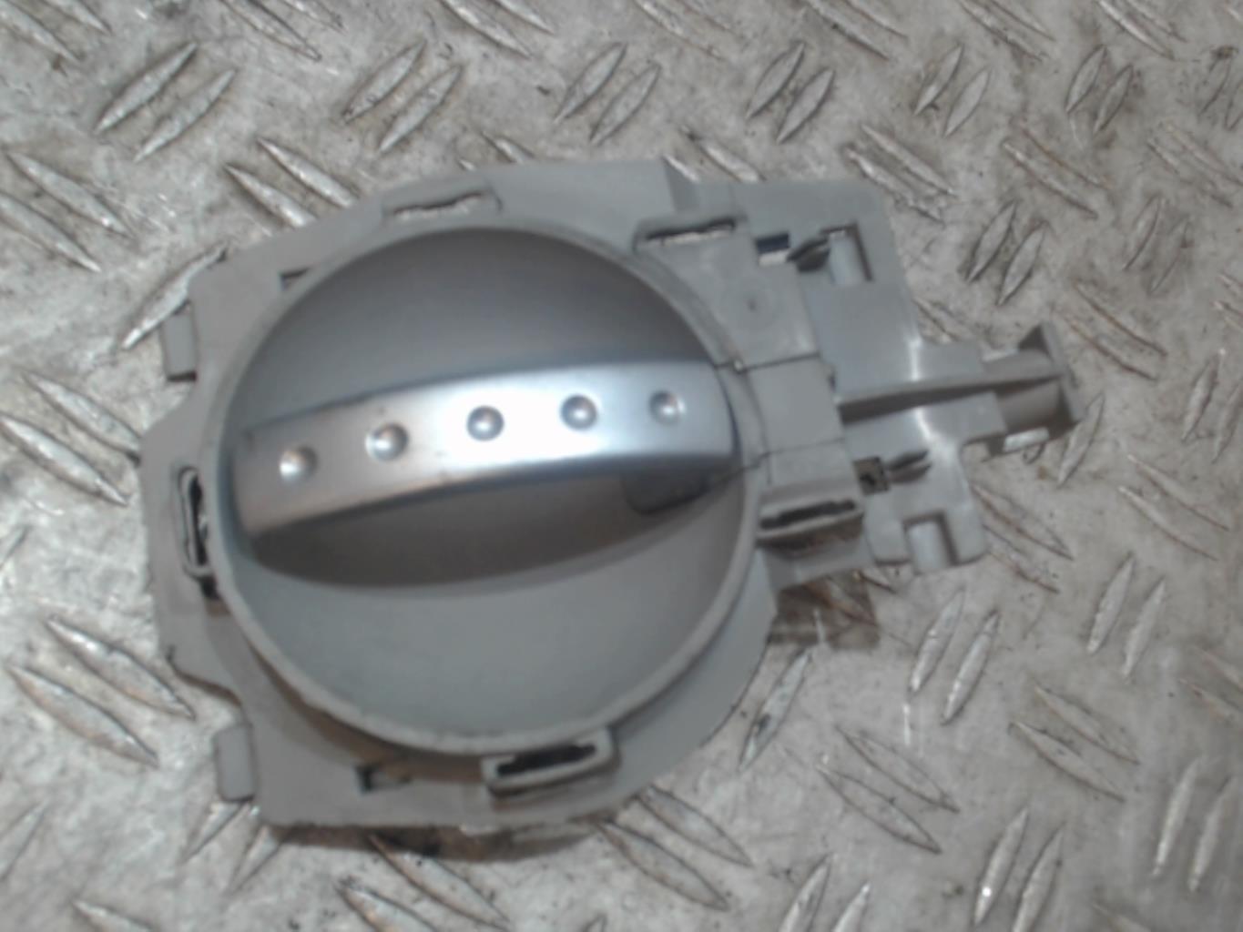 Poignee interieur avant droit CITROEN C3 1 PHASE 1 Essence - 1