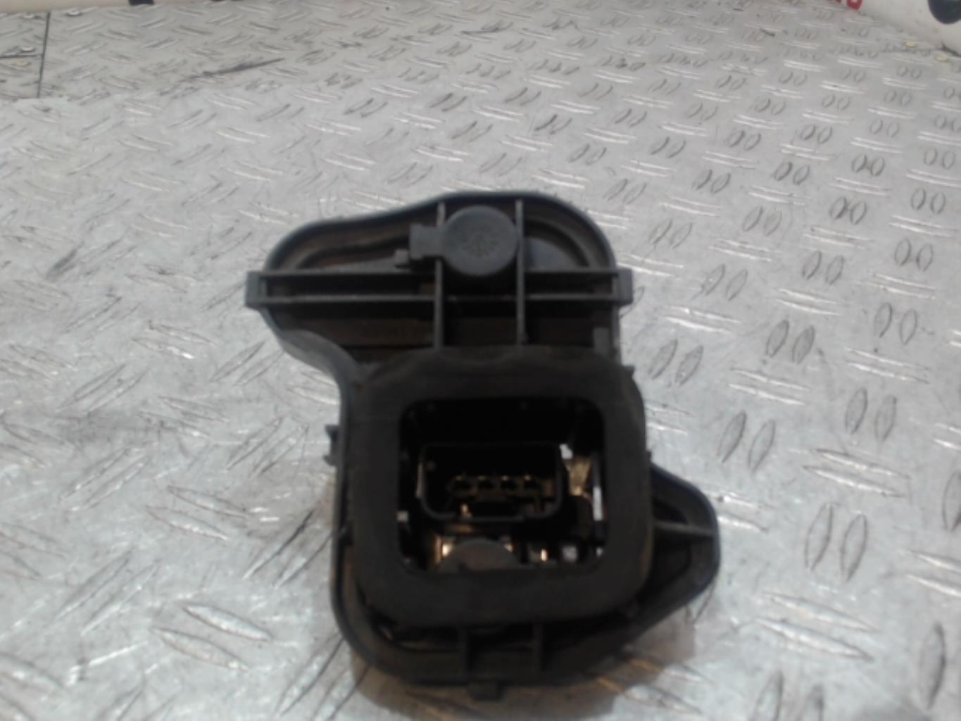 Base portalampade fanale posteriore destro VOLKSWAGEN GOLF 5 Diésel - 1