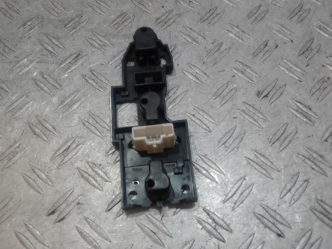 Base portalampade fanale posteriore destro CITROEN C5 1 PHASE 2 Diésel - 1