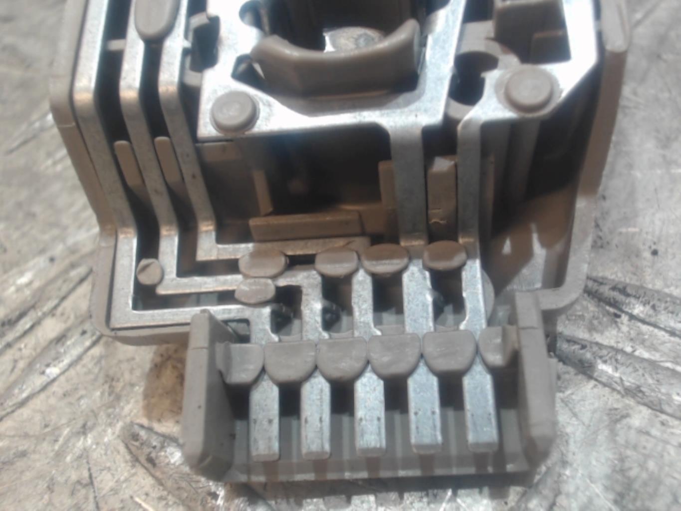 Base portalampade fanale posteriore sinistro FORD FIESTA 3 PHASE 2 Gasolina - 1