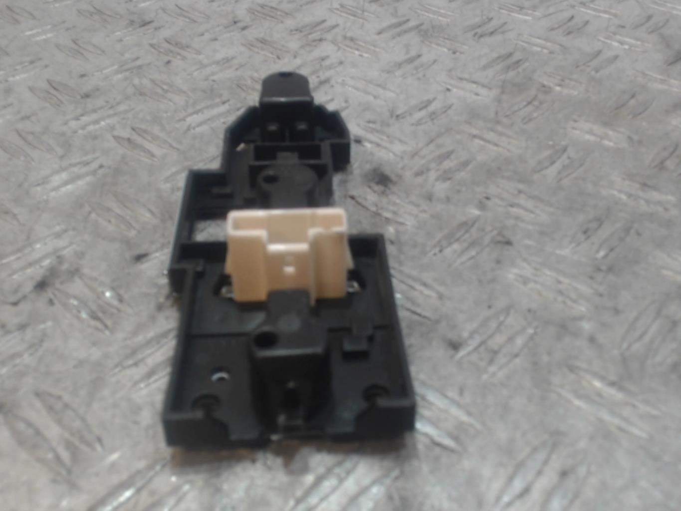 Base portalampade fanale posteriore sinistro CITROEN C5 1 PHASE 2 Diésel - 1