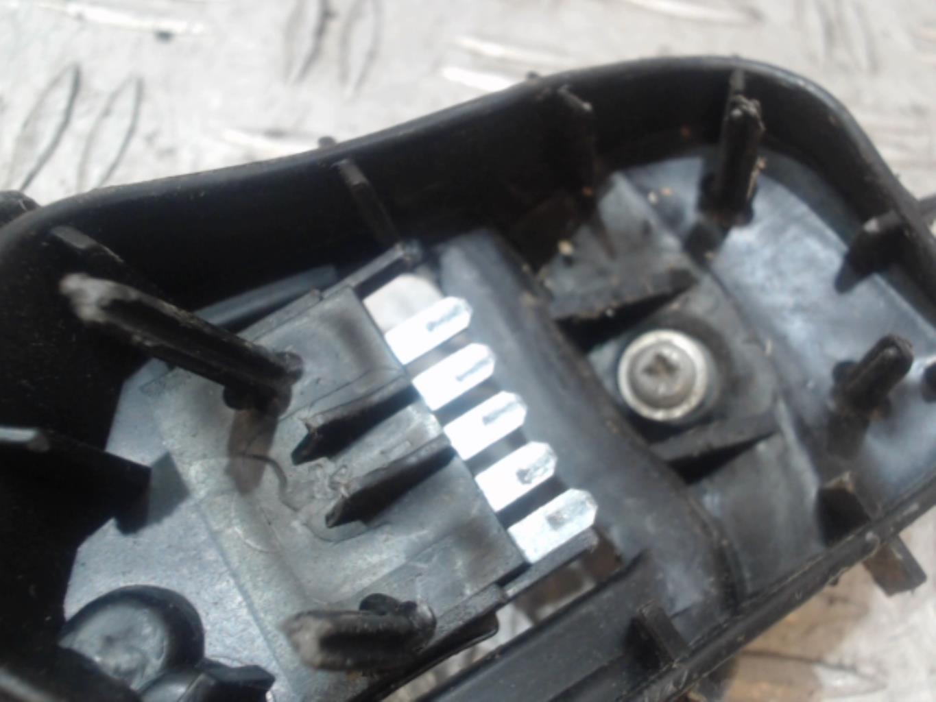 Base portalampade fanale posteriore sinistro OPEL CORSA C PHASE 1 Gasolina - 1