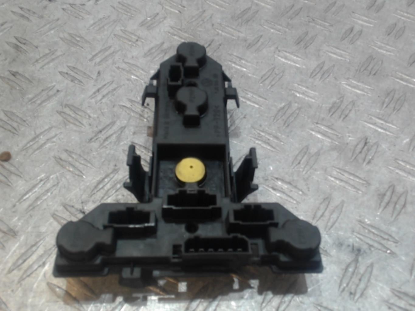 Base portalampade fanale posteriore destro VOLKSWAGEN GOLF 4 Diésel - 1