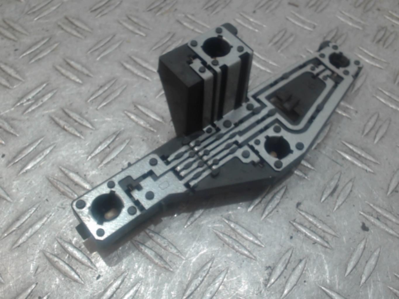 Base portalampade fanale posteriore destro RENAULT LAGUNA 2 PHASE 2 BREAK Diésel - 1