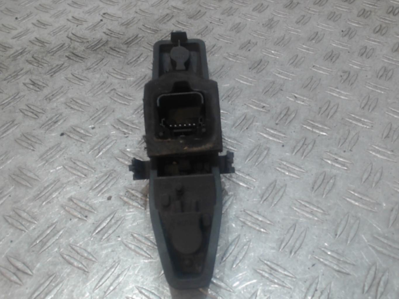 Base portalampade fanale posteriore destro RENAULT SCENIC 2 PHASE 1 Diésel - 1