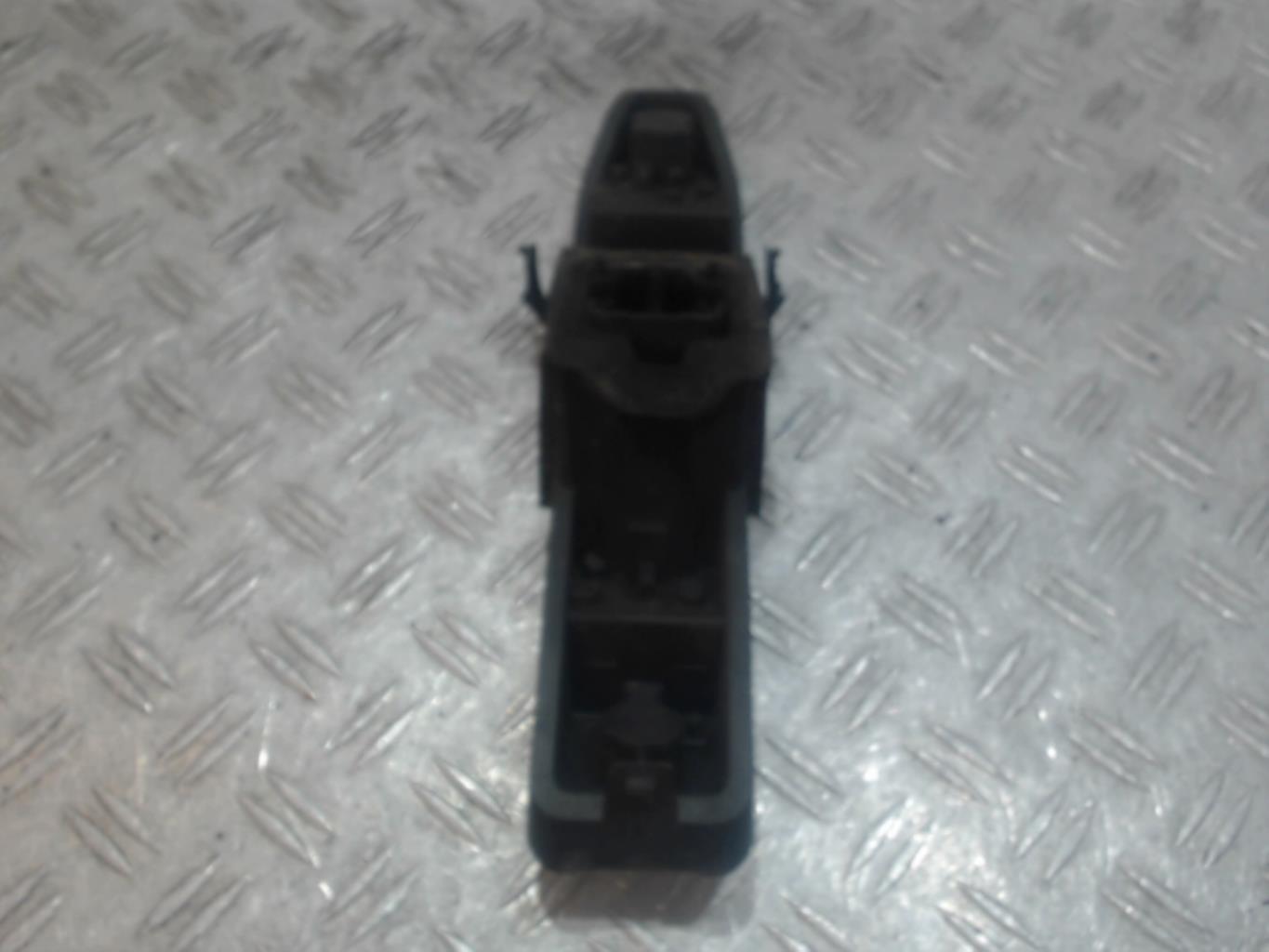 Base portalampade fanale posteriore sinistro RENAULT SCENIC 2 PHASE 1 Diésel - 1