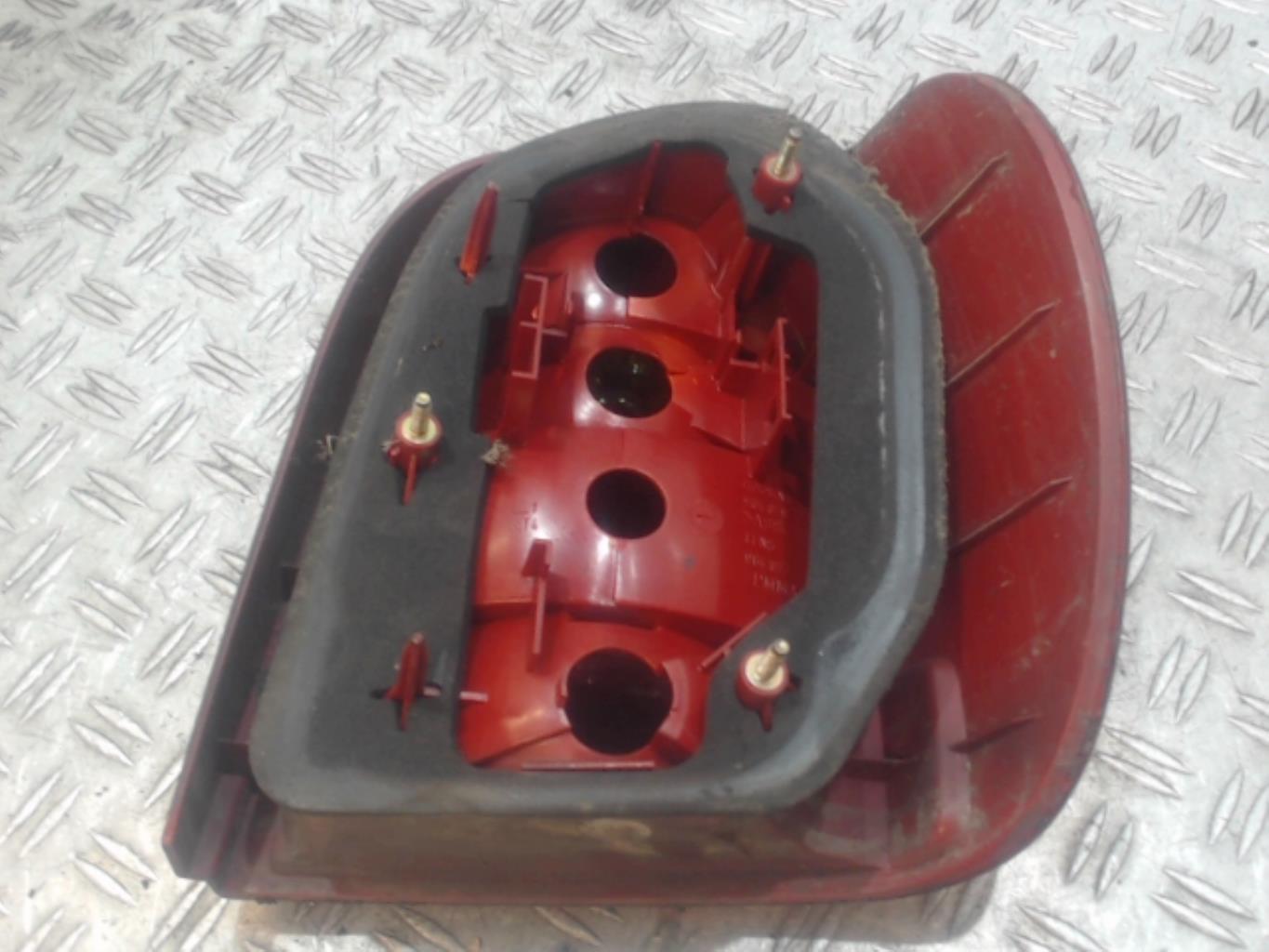 Fanale posteriore principale sinistro (luci) VOLKSWAGEN POLO 3 PHASE 2 Gasolina - 1